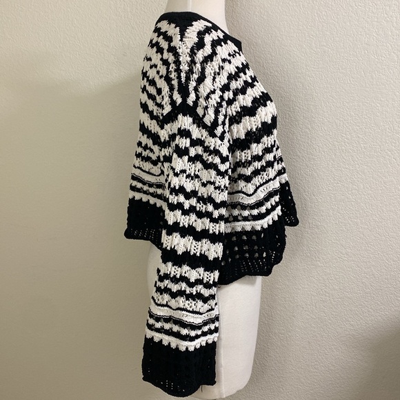 Zara Knit Flare Sleeve Sweater‎ - Picture 2 of 3